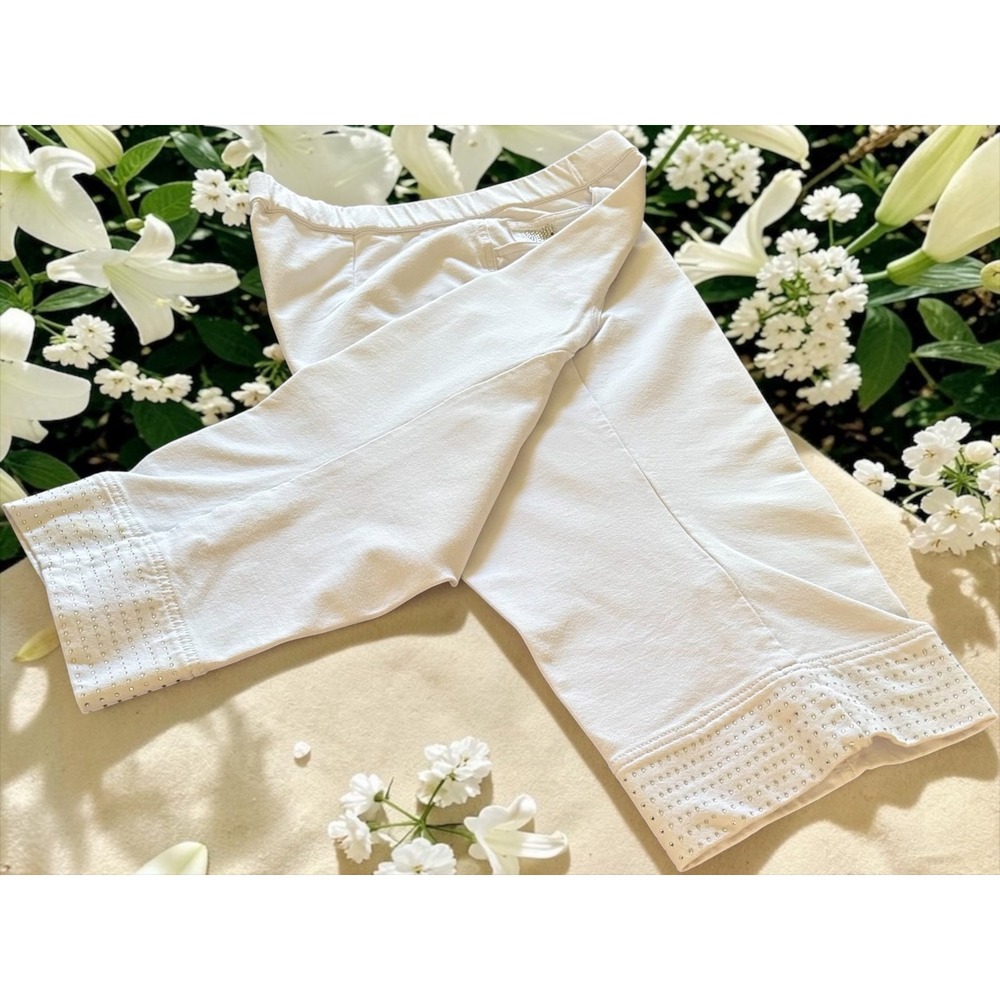 Quacker Factory DreamJeannes White Rhinestone Capri Pants Women's Large EUC - Picture 2 of 8